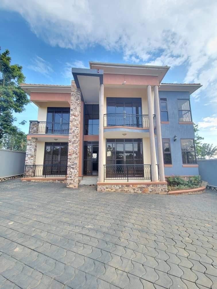 4 Bedroom House in Kira Town along Kasangati road