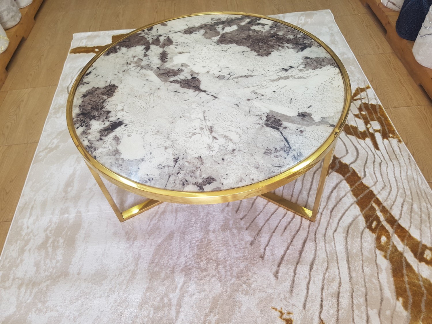 Marble Round Centre Table With A Carpet