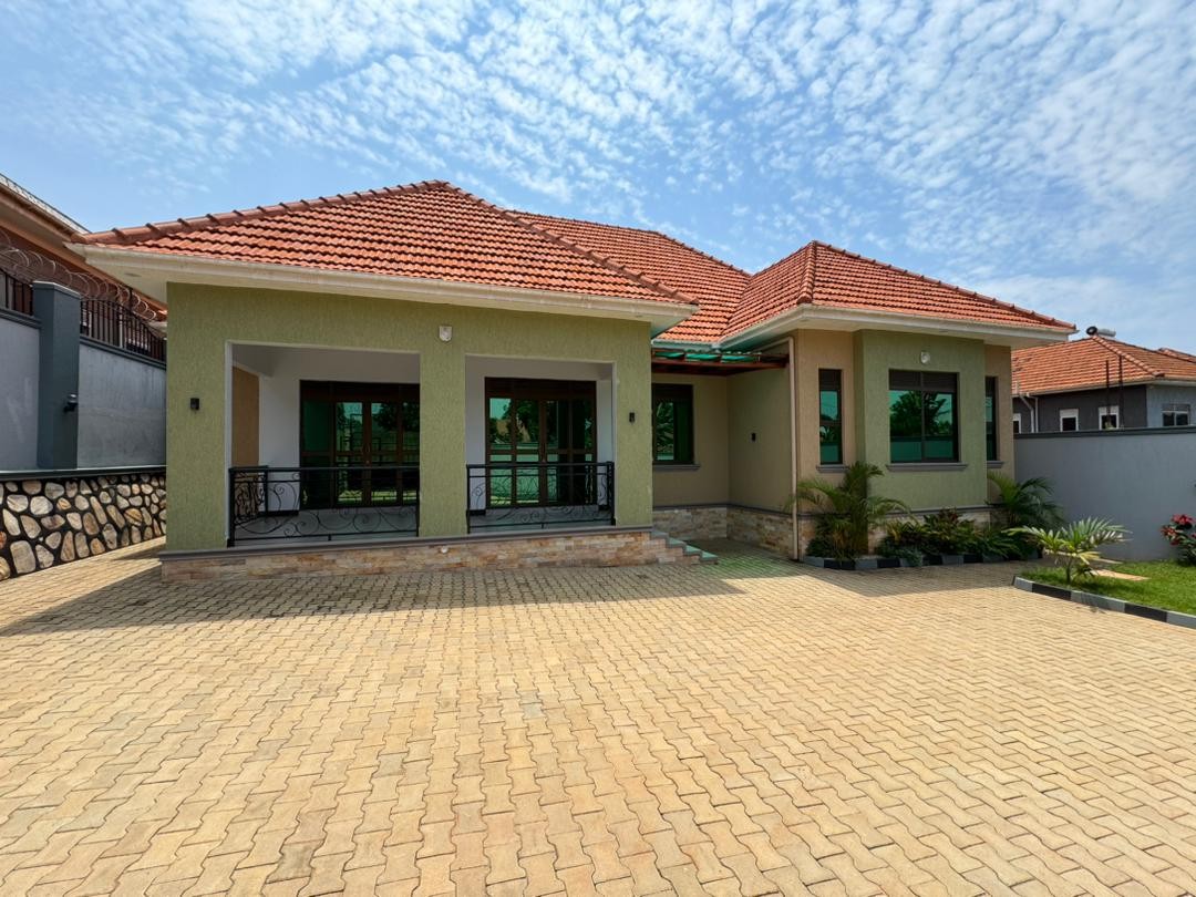 Newly Built 4 Bedroom House in Kitende Entebbe rd